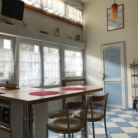 Semesterbostad La Petite Maison